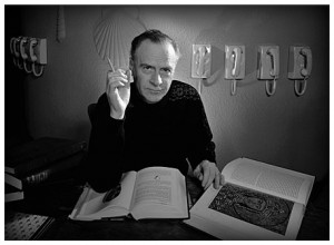 Retrato de  Marshall McLuhan de Yousuf Karsh, tomado del portal oficial del centenario del autor