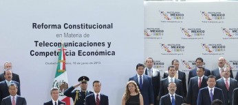 Fotografía: “10 de junio 2013 – firma del decreto de la Reforma Constitucional en Materia de Telecomunicaciones” por Gobierno de Aguascalientes @ Flickr