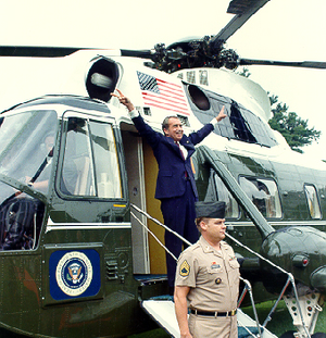 English: Richard Nixon boarding Army One upon ...