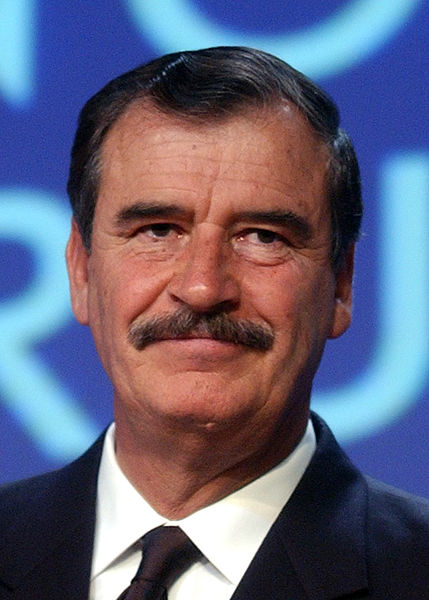  Fotografía: "Vicente Fox WEF 2003 cropped" por World Economic Forum@ Wikimedia Commons