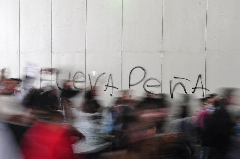 Fotografía: "Si los medios son del capital, las paredes son del pueblo" - Por ttzitziki @ Flickr