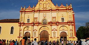 English: Facade of the Cathedral of San Cristobal de las Casas, Chiapas, Mexico (Photo credit: Wikipedia)